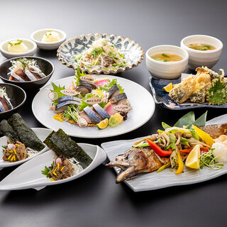 とろさば料理を多彩なドリンクと存分に堪能できるコースをご用意