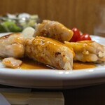 キッチン ブルー グローブ - 横から、ゴロゴロ鶏もも肉　