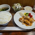 キッチン ブルー グローブ - 鶏もも肉　塩麹マリネコンフィ　梅ポン酢ソース