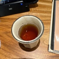 那古野 しば福や 名駅店 - 暑いので無料のお茶には氷が入ってます