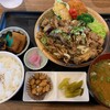 たく味 - 日替り定食(豚バラと茄子の甘辛炒めのせうどん フライ付き)