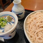 みす美 - 白っぽいクリクリ麺。