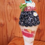 カフェ・ド・リオン パレット - 【2024.07】ブルーベリーヨーグルトとレアチーズのパフェ(税込2,508円)