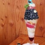 カフェ・ド・リオン パレット - 【2024.07】ブルーベリーヨーグルトとレアチーズのパフェ(税込2,508円)