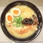 鶏王けいすけ - 鶏王らーめん味玉入り 880円