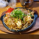 居酒屋 ツグミ - ホルモン鉄板焼きそば