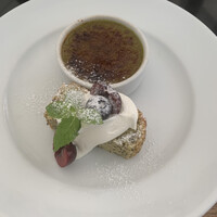 CICADA - デザート:ピスタチオのクレームブリュレ、キウイのパウンドケーキ