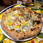 ピッツェリア エ オステリア パドリーノ - 日替わりピザ「閖上シラスとエビ、トウモロコシのチチニエッリビアンカ」