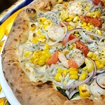 ピッツェリア エ オステリア パドリーノ - しらすとエビは言うまでもありませんが、甘くプチプチのコーンの存在感が素晴らしいです♪