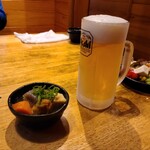 旬彩酒房 わらじ - 突き出しと生ビール