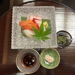 よし町 - 右端にある海老卵は磯臭さとかなくて海の味のプチプチしてた！良い食体験！
      ぎゃーーーーめっちゃエンガワうめええええええええええええ！