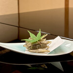 よし町 - 油切れ良いのよー。衣の味と加減も良いし。
      揚げ物の技術最高！ってか全ての技術最高！
      鯵だけど鯵の味はしないのね！
      へー。勉強になったー。
      ふくふく小さい魚かわいいな〜♡