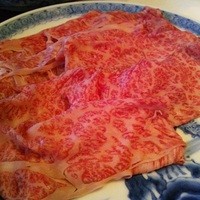 豚捨 KITTE丸の内店 - 伊勢牛しゃぶしゃぶ肉。