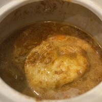 紅花別館 - 上に見えるのはチーズ