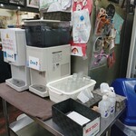 肉めん 肉めし すず気 - 水はセルフ　　消毒　　紙エプロン完備