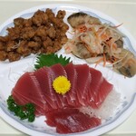 FEEL - 料理写真:キハダマグロの刺身、鶏軟骨唐揚げ、鯵南蛮漬け