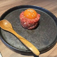 東京焼肉 黒木 - 赤ユッケ(タレベース)