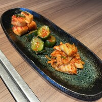 東京焼肉 黒木 - キムチ盛り合わせ