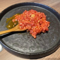 東京焼肉 黒木 - 赤ユッケ(タレベース)