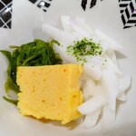 みなと食堂 - 付いてきた小鉢（お醤油かけて）