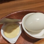 びっくりドンキー - バターの蓋もあけてもろてる