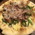 ブルチャーク - ねぎみそ豚ばらとしそかつお節ピザ