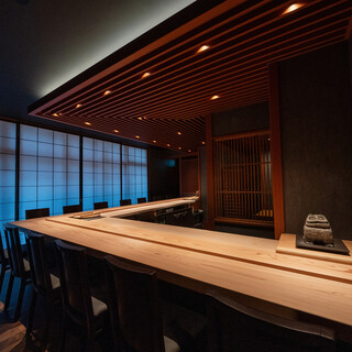 和モダンな雰囲気漂う店内。クラシックな空間で特別なひと時を