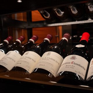 料理によく合う、ワインや日本酒などのお酒を取り揃えております