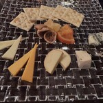 バー　アルシェ - おツマミはチーズ盛り合わせ(この日注文しました)