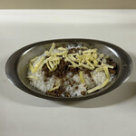 かれーの店 うどん  - スパイシーひき肉、チーズ