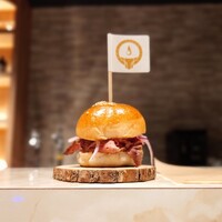 COWMAN STEAK CLUB - 特製ミニバーガー:サーロインをローストビーフに