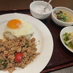 ジャスミンタイ 池袋店 - 日替わりランチのガパオライス