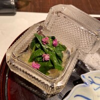 ぎんざ 一二岐 - 金時草と冬瓜ほぐしの出汁浸し