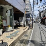 カレー喫茶 チャーリー大船 - この雑居ビルの2階！