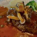 隠れ家アンジュ  - メインはハンバーグ。ふーん、と思っていたら激ウマで参りましたわ。