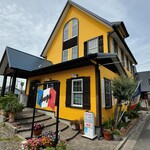 隠れ家アンジュ  - 外観がとても素敵。前に3〜4台駐車スペース有り。