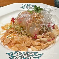 華都飯店 OsakaMetro本町ビル店 - 中国式刺身サラダ(鯛)