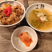 焼肉&手打ち冷麺 二郎 KANAYAMA - 牛丼並ランチ