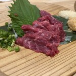 串と煮込みの元祖居酒屋 個室 門限やぶり - 馬刺し