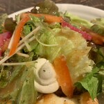 コーヒーとおやつの店 アンドモア - モリモリのサラダにはなんとクリチーが隠れていました(@_@)