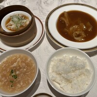 筑紫樓 銀座店 - フカヒレ煮は、最初そのまま、後半は黒酢追加で味変を楽しみたい。