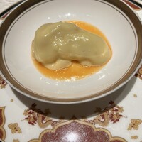 筑紫樓 銀座店 - 表面パリッと揚げたフカ肉に、濃厚ソースがかかった一品。エビマヨと思い込んでいたが、フカ肉だった。