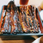 うなぎ割烹山田 - 焦げと照りがビジュアル的にも食欲をそそります。