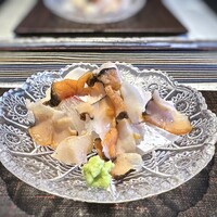 日本料理 TOBIUME - 栄螺ちゃんたっぷり、下には「鯛」。