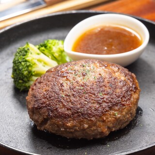 ジューシーな和牛100％のハンバーグ＆肉の寿司も楽しめます♪