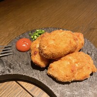 SAAWAAN BISTRO - クリスピーシュリンプケーキ プラムソース