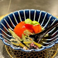 串揚げPyon - 先ずはの前菜　フルーツトマトと蓴菜。スッキリ出汁で美味しい！