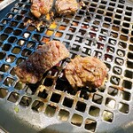 焼肉ホルモン たけ田 - 切りたて上ハラミネギ塩（厚め）焼きます。