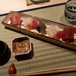 東桜 あんどう - お造り(中とろ、シマアジ、シャコのルイベ、ハタ、鮪赤身)