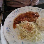 カマロ - チキンステーキと帆手とサラダ